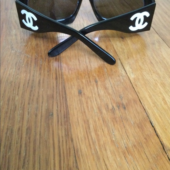 Chanel mother of pearl sunglasses SOLD - Picture 4 of 11